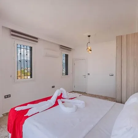 Villa Sessiz Sakin Manzarali Sauna Ve Jakuzili,muestakil Havuzlu