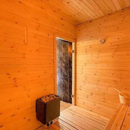Villa Sessiz Sakin Manzarali Sauna Ve Jakuzili,muestakil Havuzlu